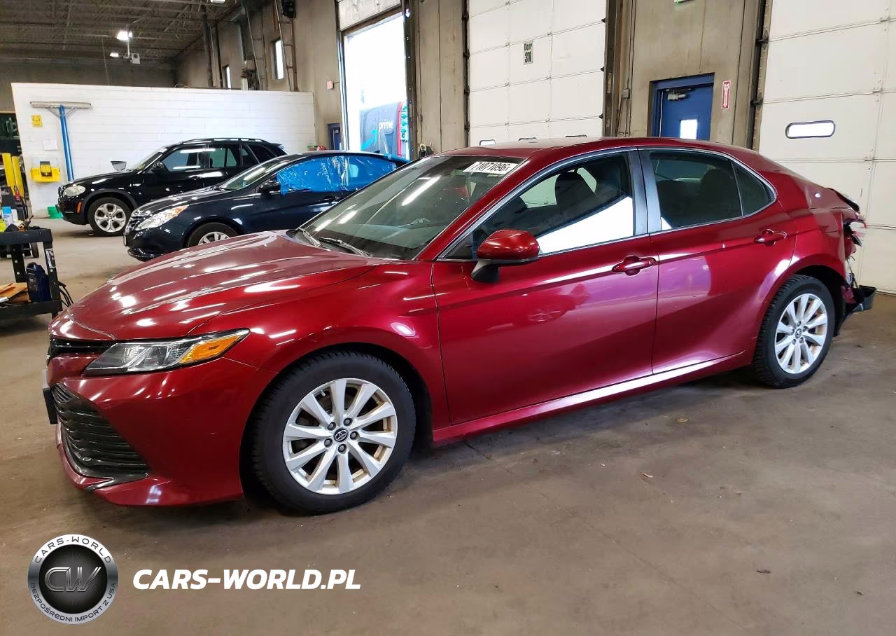 2018 Toyota Camry Le VIN:4T1B11HK4JU568856 - 1