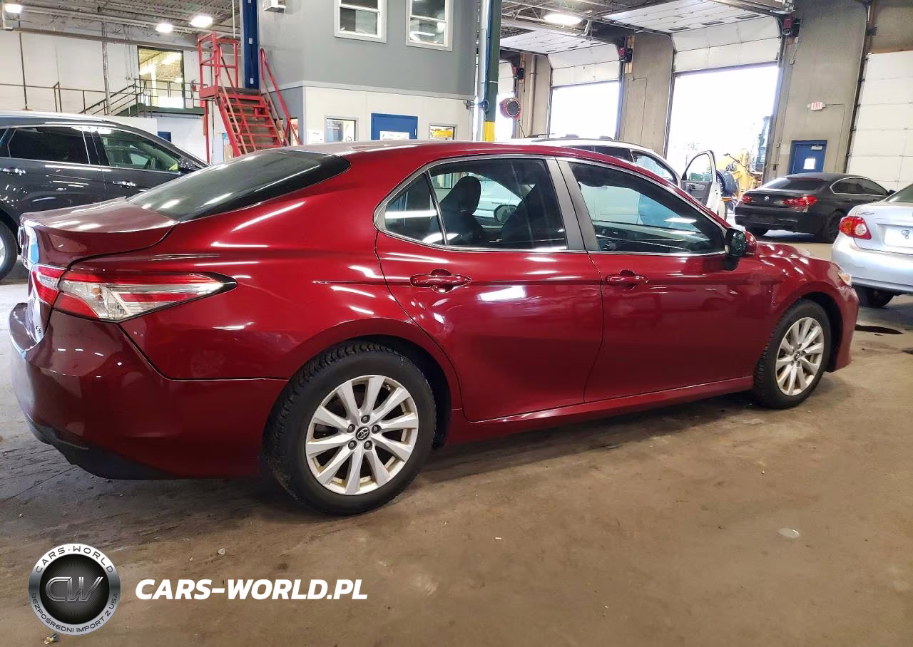 2018 Toyota Camry Le VIN:4T1B11HK4JU568856 - 3