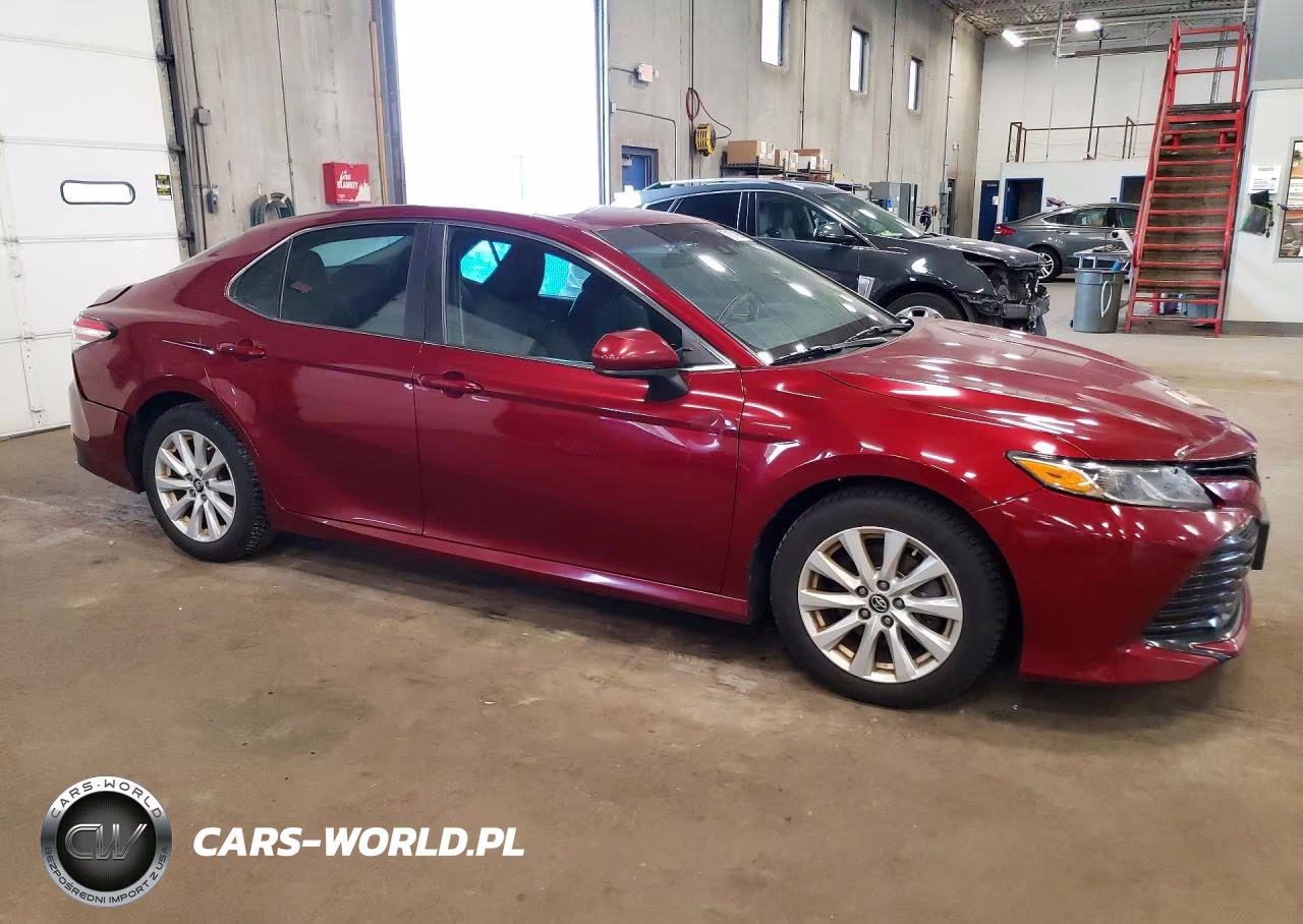 2018 Toyota Camry Le VIN:4T1B11HK4JU568856 - 4