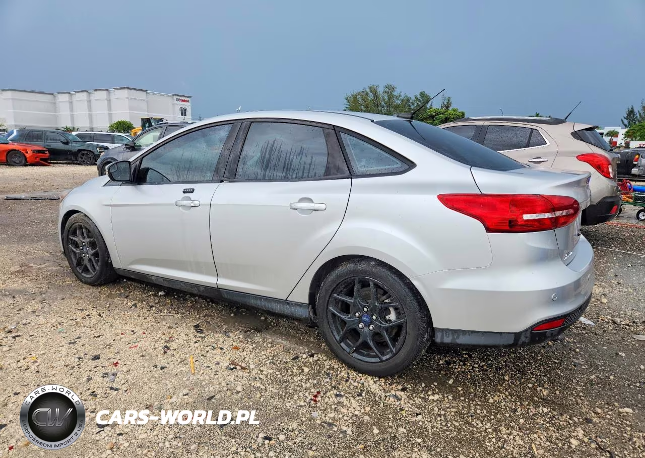 2016 Ford Focus Se VIN:1FADP3F21GL226697 - 2