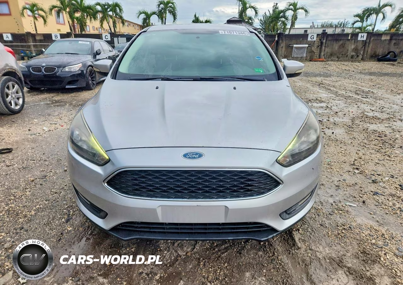 2016 Ford Focus Se VIN:1FADP3F21GL226697 - 5