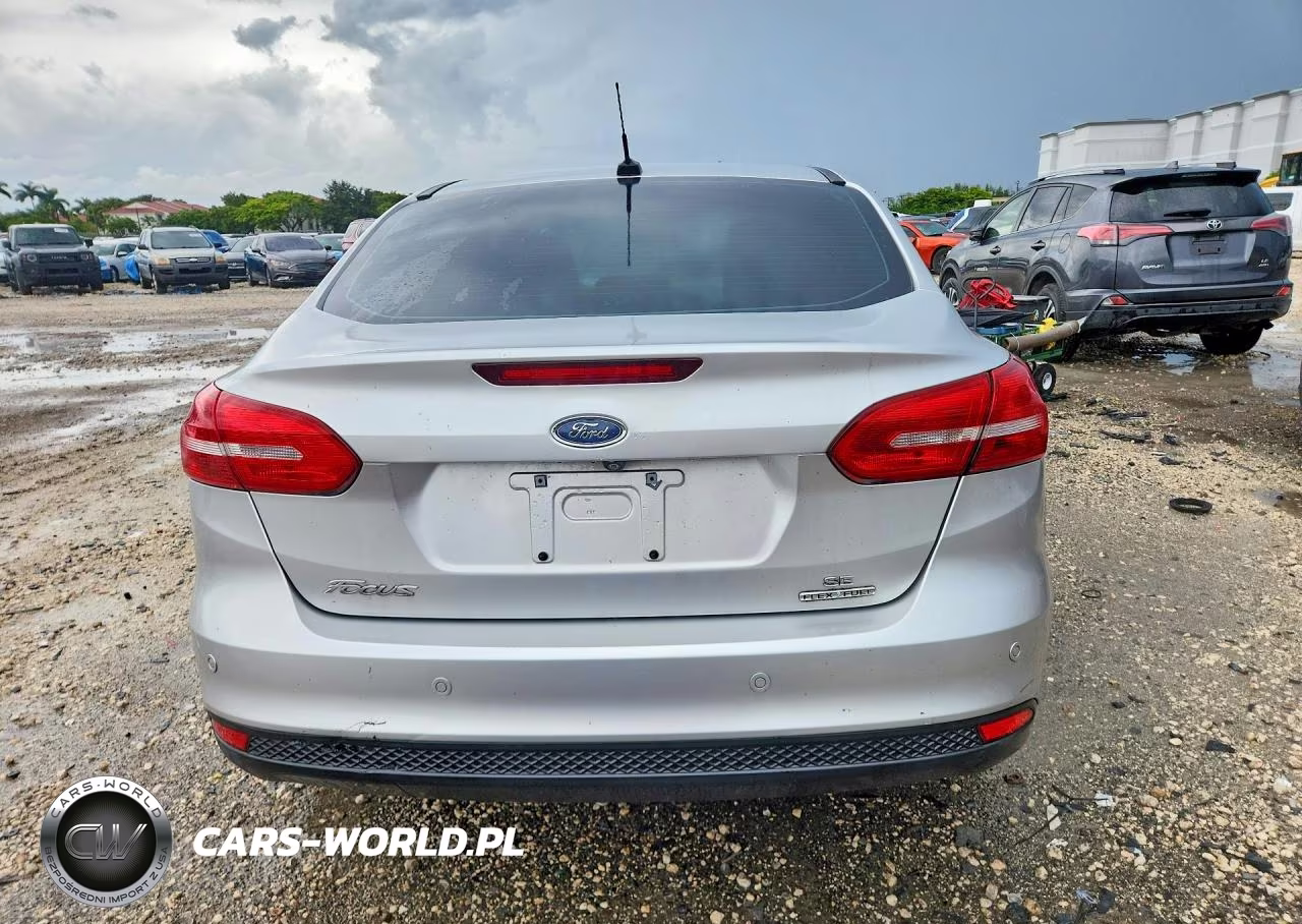 2016 Ford Focus Se VIN:1FADP3F21GL226697 - 6