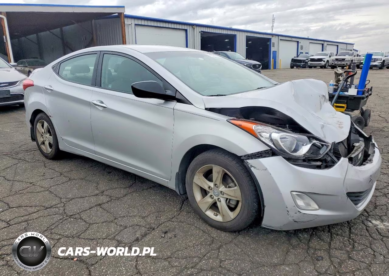 2013 Hyundai Elantra Gls VIN:KMHDH4AE8DU948619 - 4