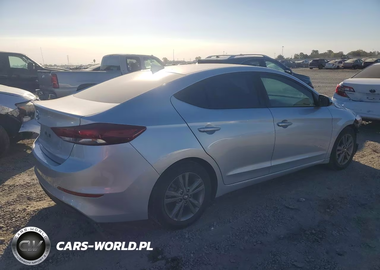 2018 Hyundai Elantra Sel VIN:5NPD84LF6JH329646 - 3