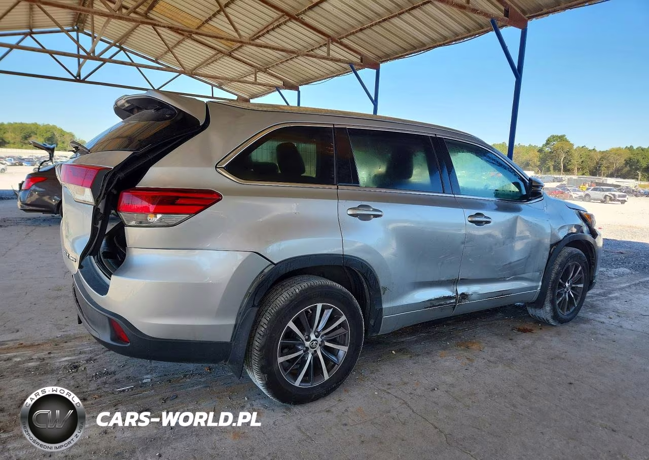2017 Toyota Highlander Xle VIN:5TDJZRFH7HS365103 - 3