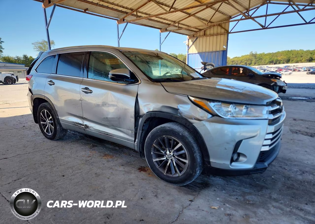 2017 Toyota Highlander Xle VIN:5TDJZRFH7HS365103 - 4