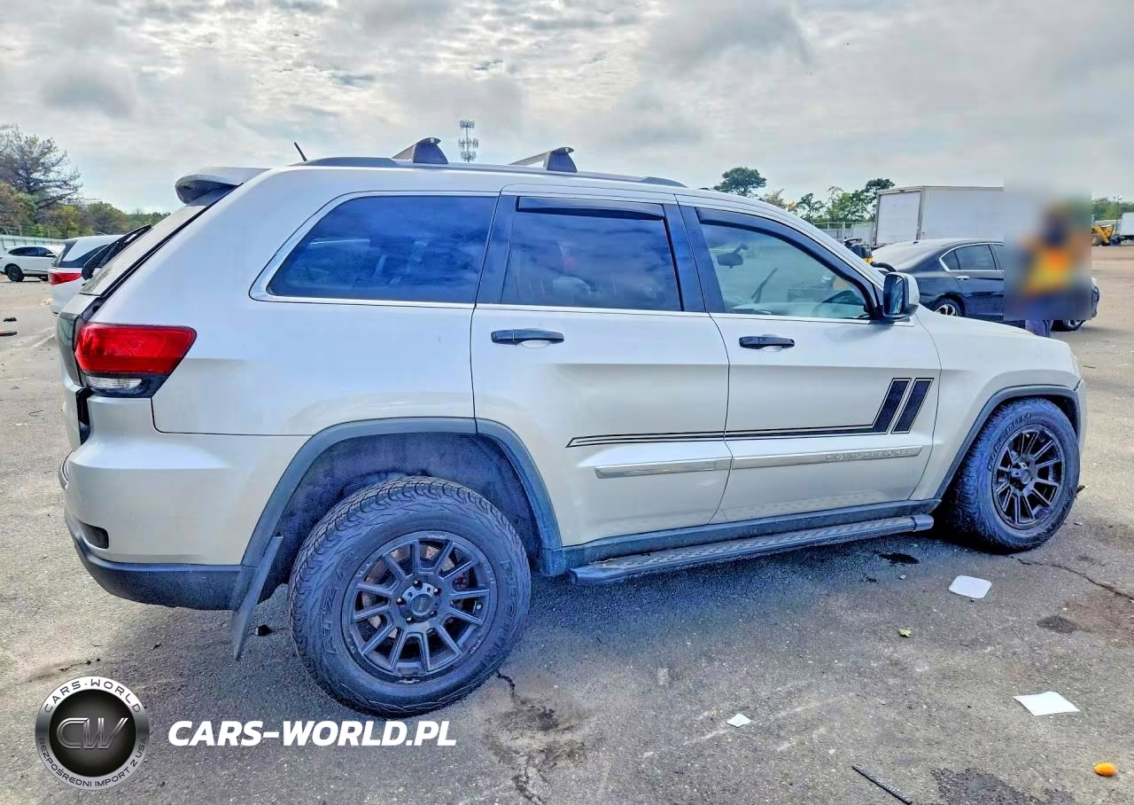 2011 Jeep Grand Cherokee Laredo VIN:1J4RR4GG7BC508694 - 3
