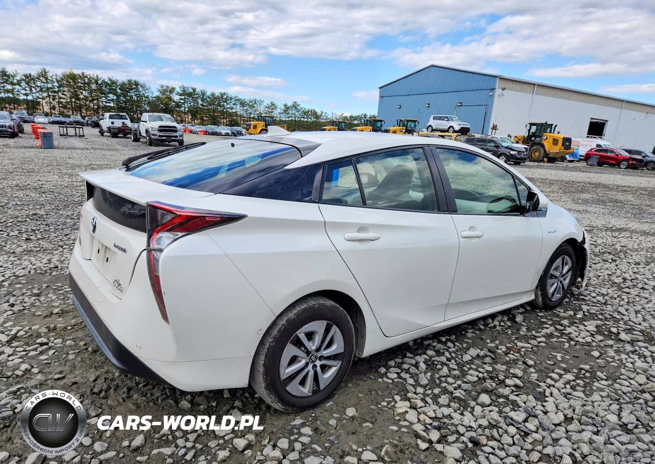 2018 Toyota Prius Three VIN:JTDKARFU5J3067830 - 3