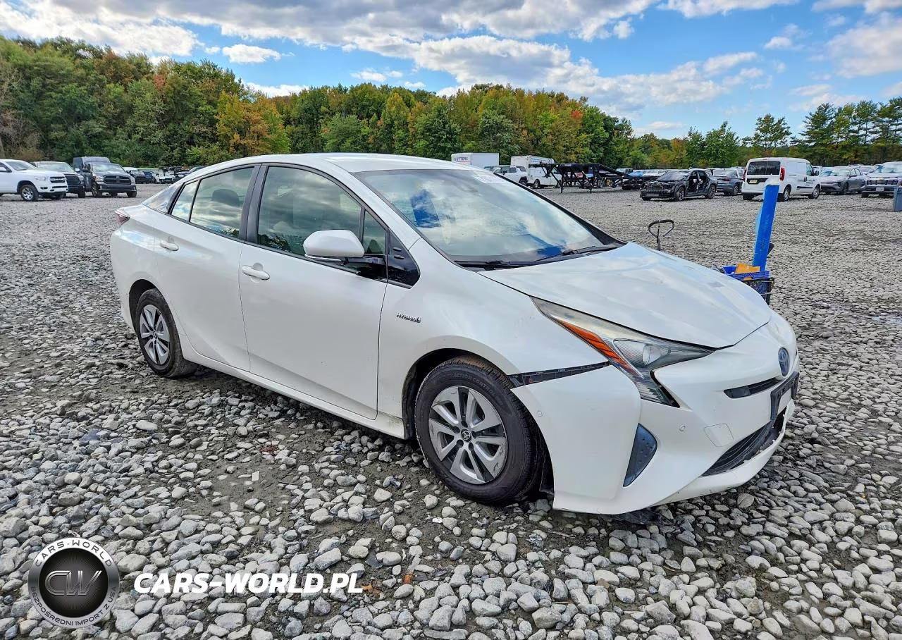 2018 Toyota Prius Three VIN:JTDKARFU5J3067830 - 4