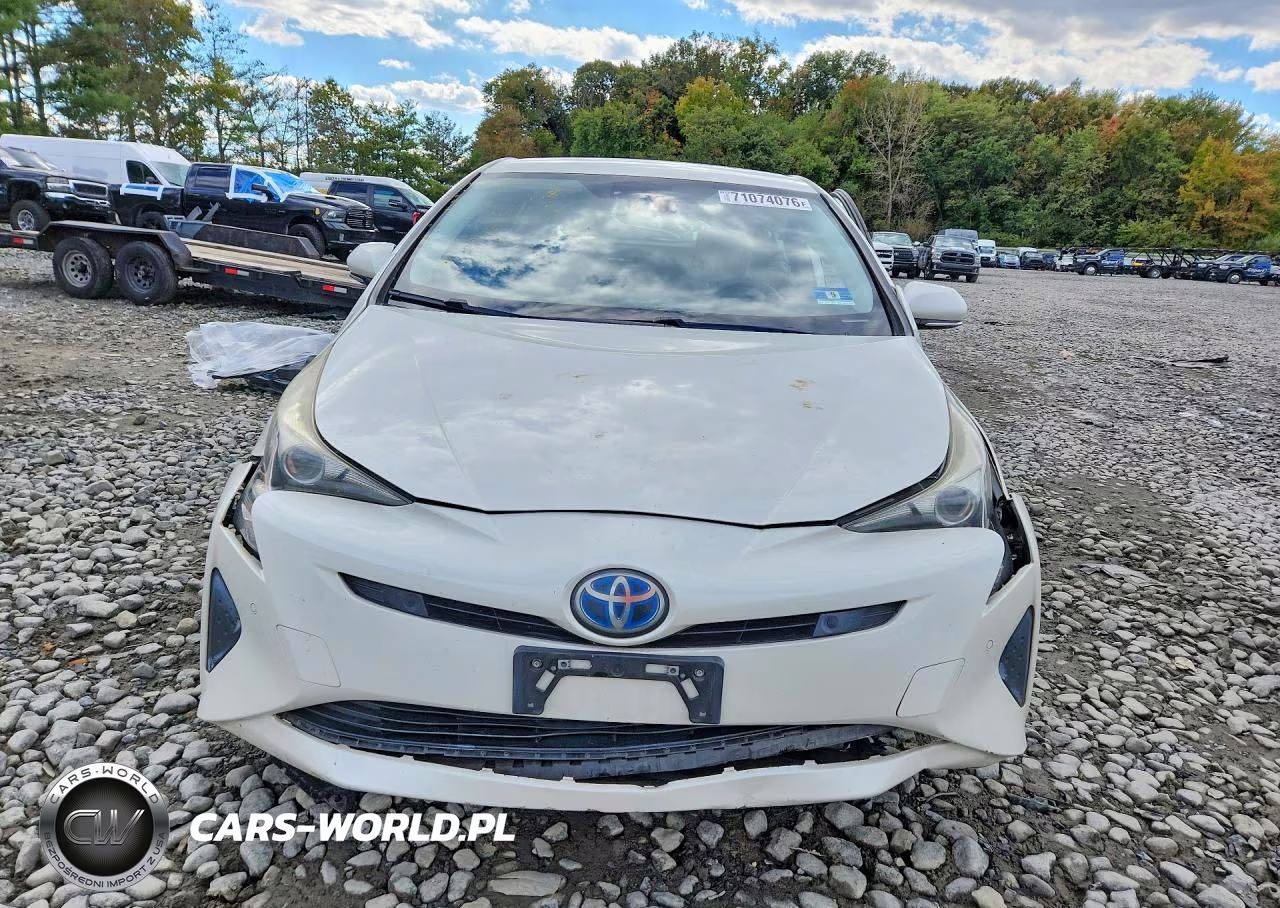 2018 Toyota Prius Three VIN:JTDKARFU5J3067830 - 5