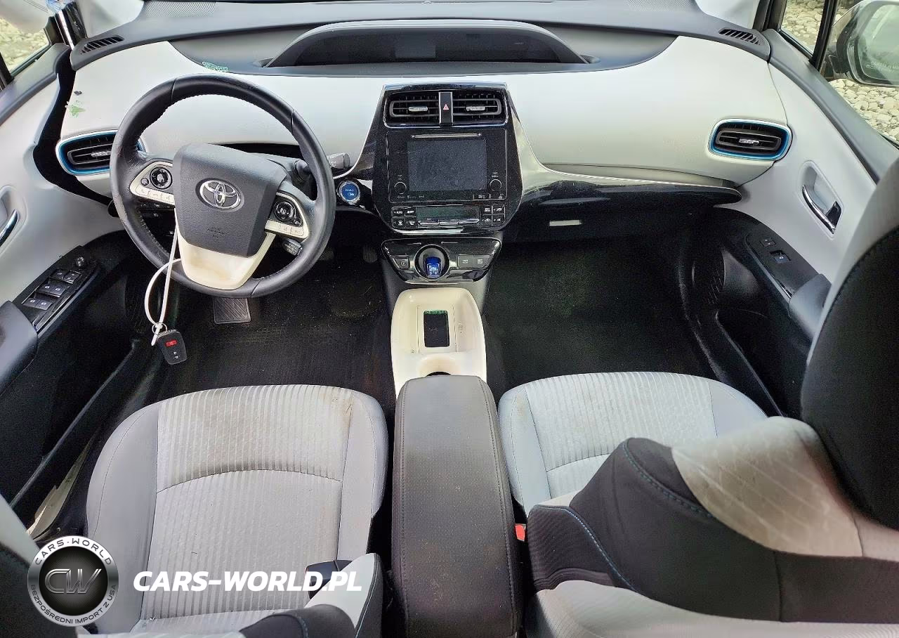 2018 Toyota Prius Three VIN:JTDKARFU5J3067830 - 8
