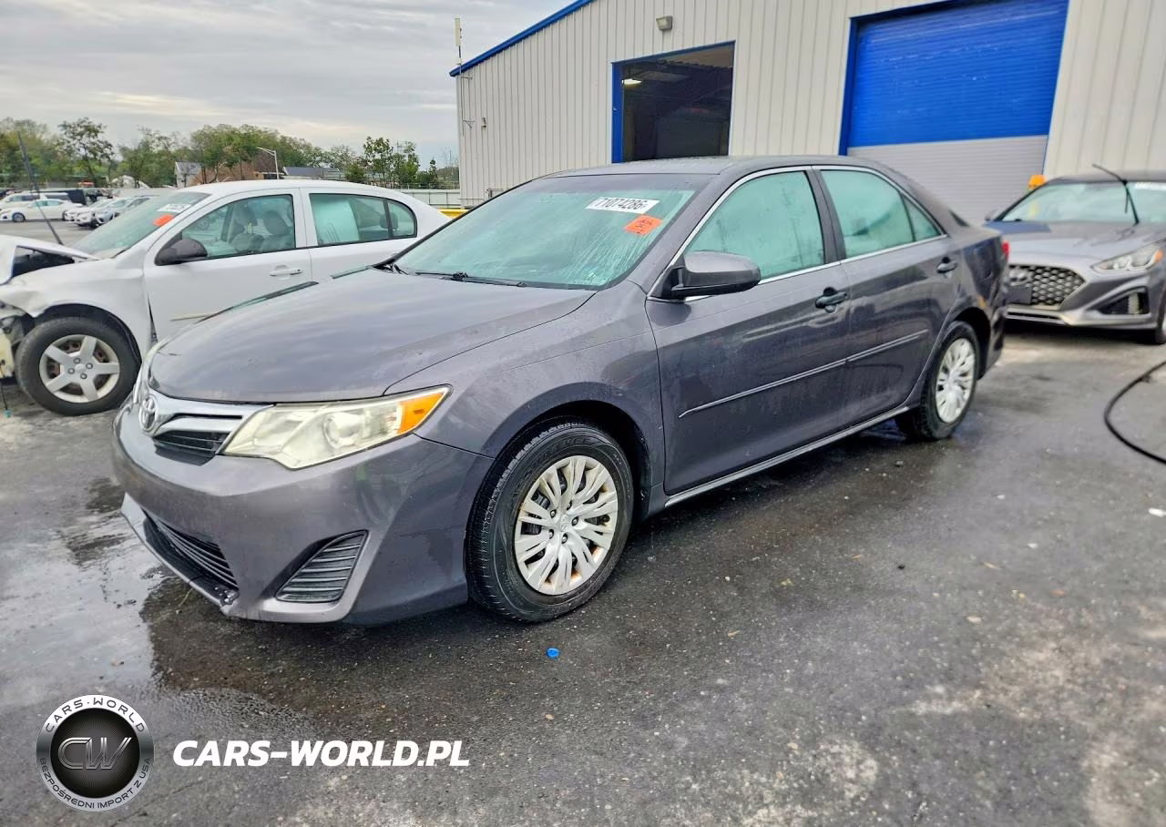2012 Toyota Camry Le – zdjęcie 1 z 13