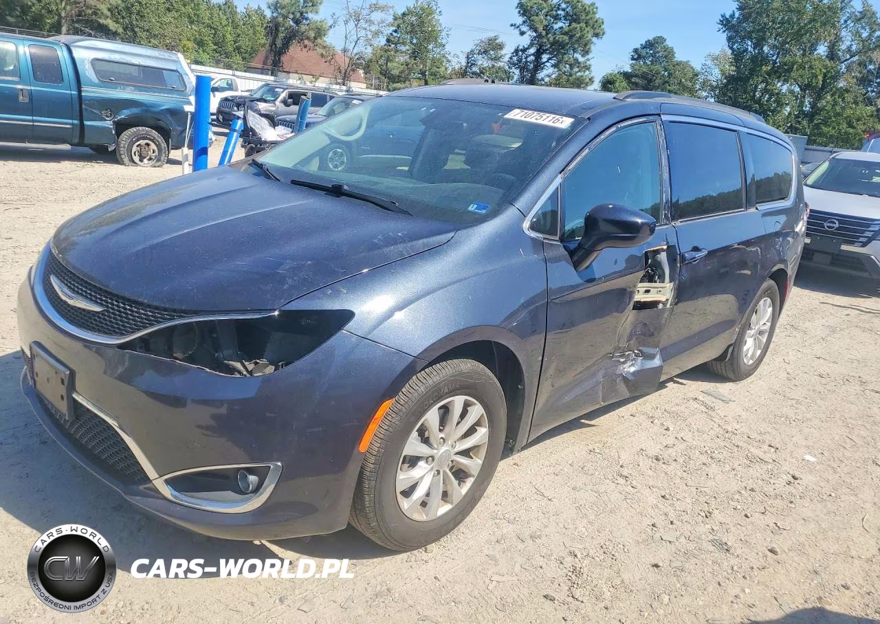 2019 Chrysler Pacifica Touring Plus – zdjęcie 1 z 13