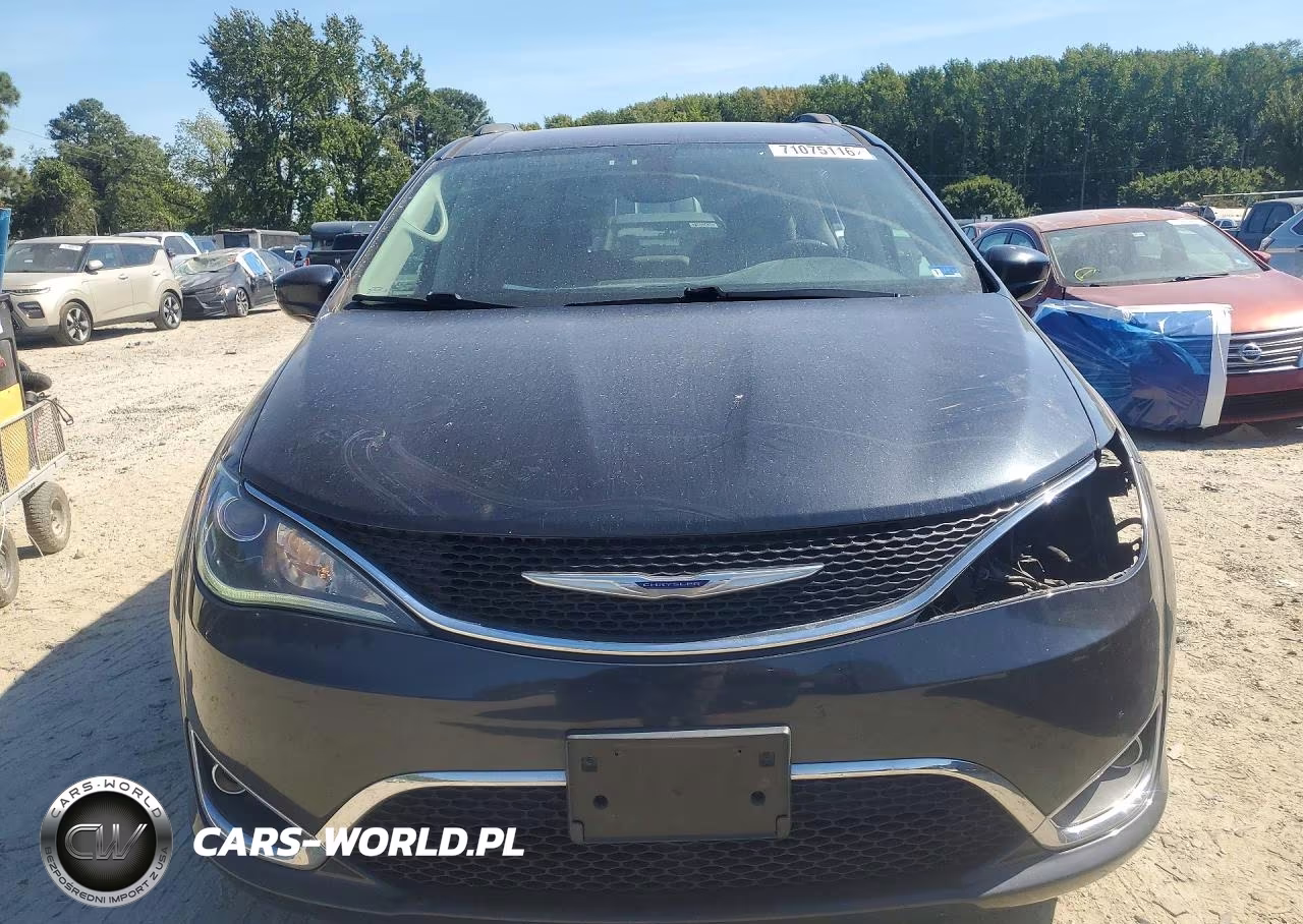 2019 Chrysler Pacifica Touring Plus VIN:2C4RC1FG2KR738061 - 5