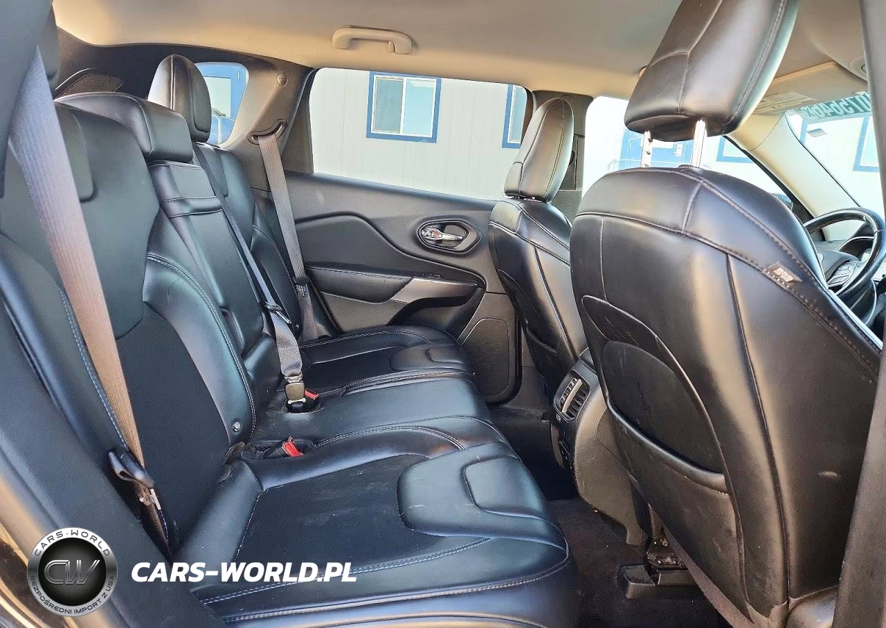 2019 Jeep Cherokee Latitude Plus VIN:1C4PJMLB9KD181899 - 10