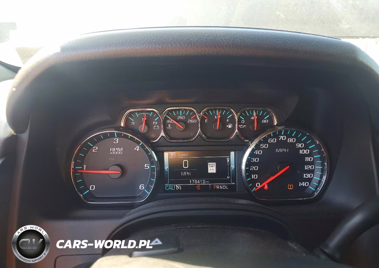 2018 Chevrolet Suburban K1500 Lt VIN:1GNSKHKC1JR105711 - 9