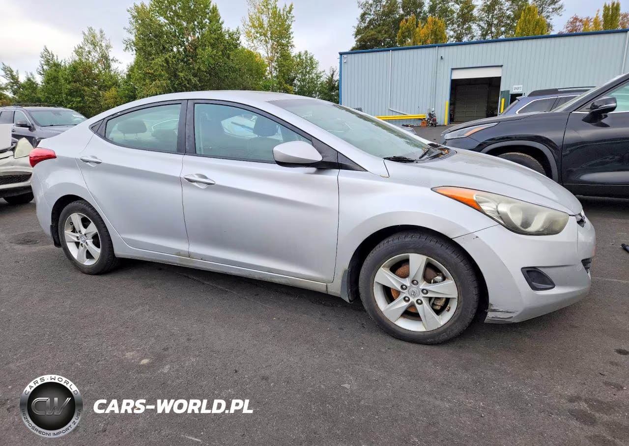 2013 Hyundai Elantra Gls VIN:KMHDH4AE2DU965917 - 4