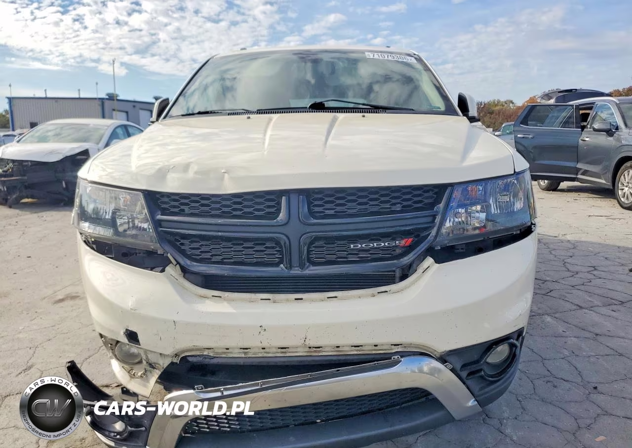 2020 Dodge Journey Crossroad VIN:3C4PDCGB4LT225556 - 5