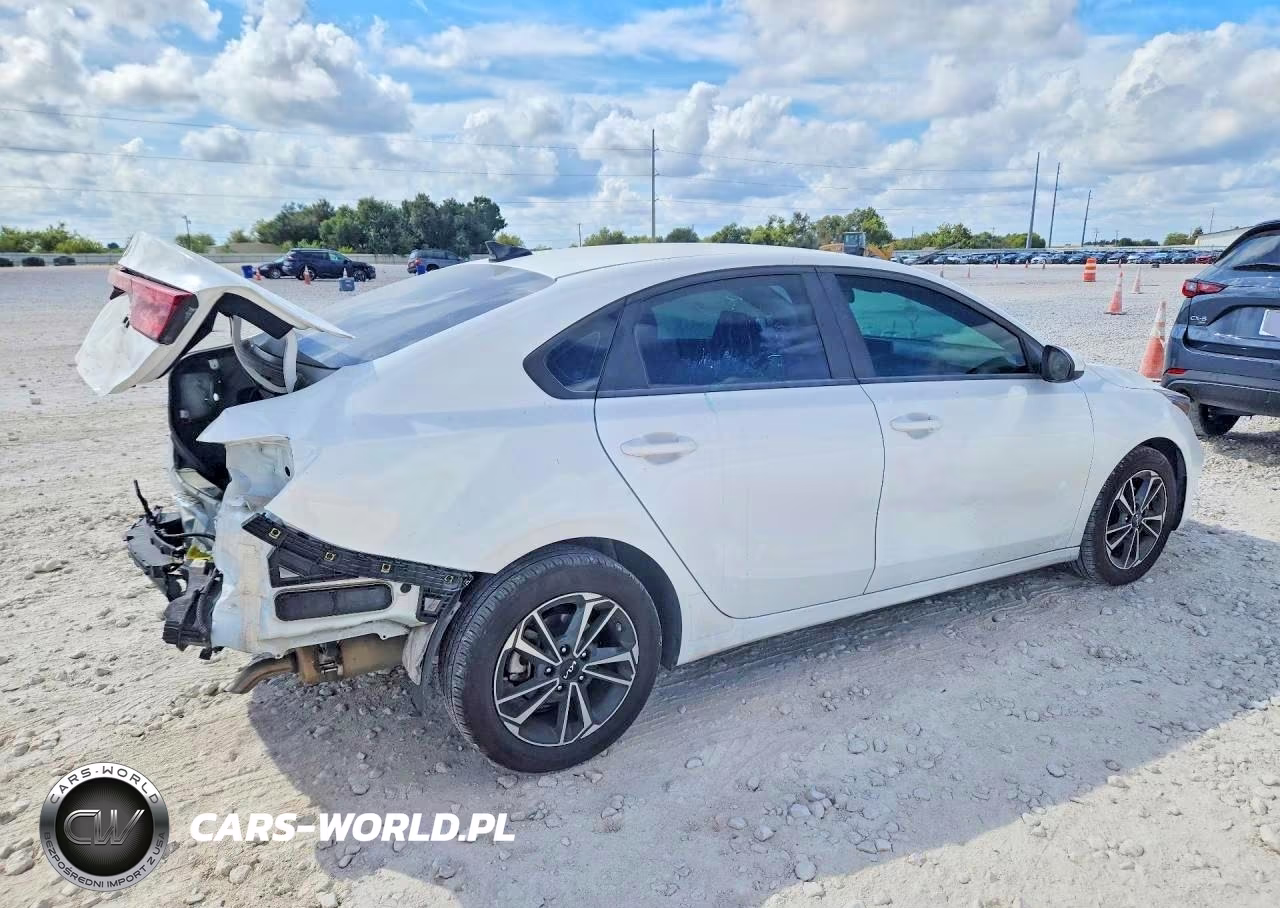 2024 Kia Forte Lxs VIN:3KPF24AD4RE826884 - 3