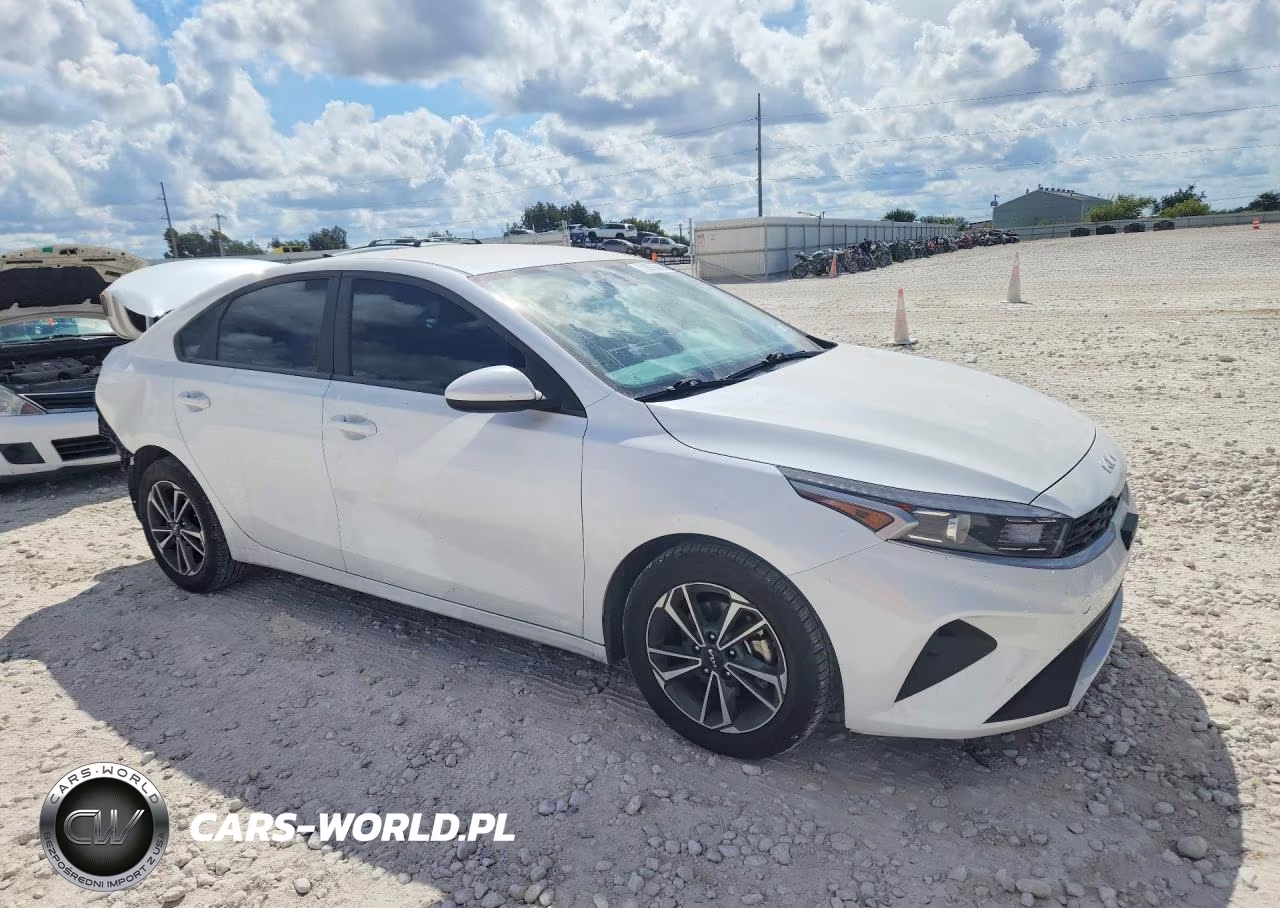 2024 Kia Forte Lxs VIN:3KPF24AD4RE826884 - 4