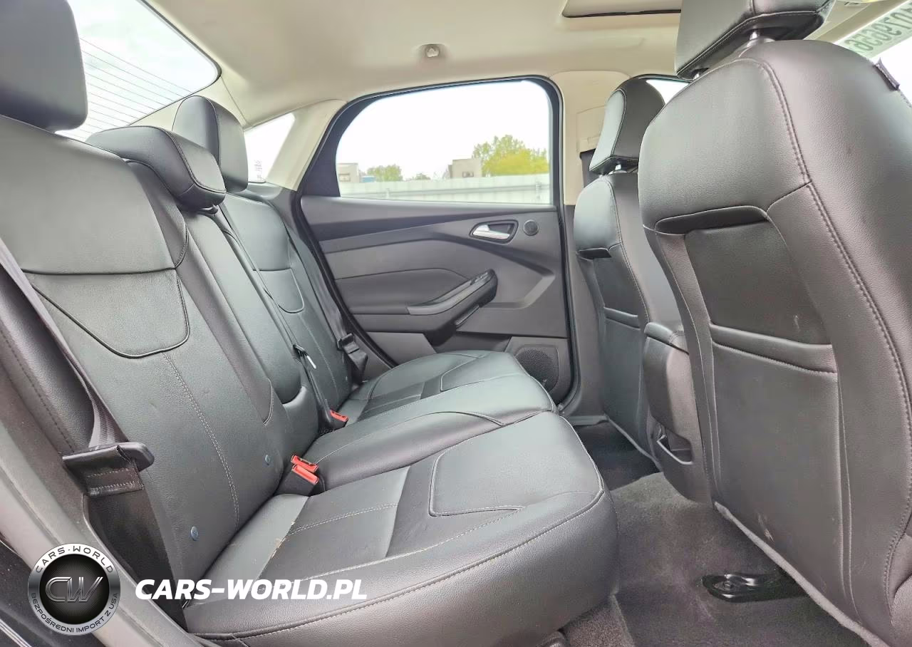 2018 Ford Focus Titanium VIN:1FADP3J26JL221686 - 10