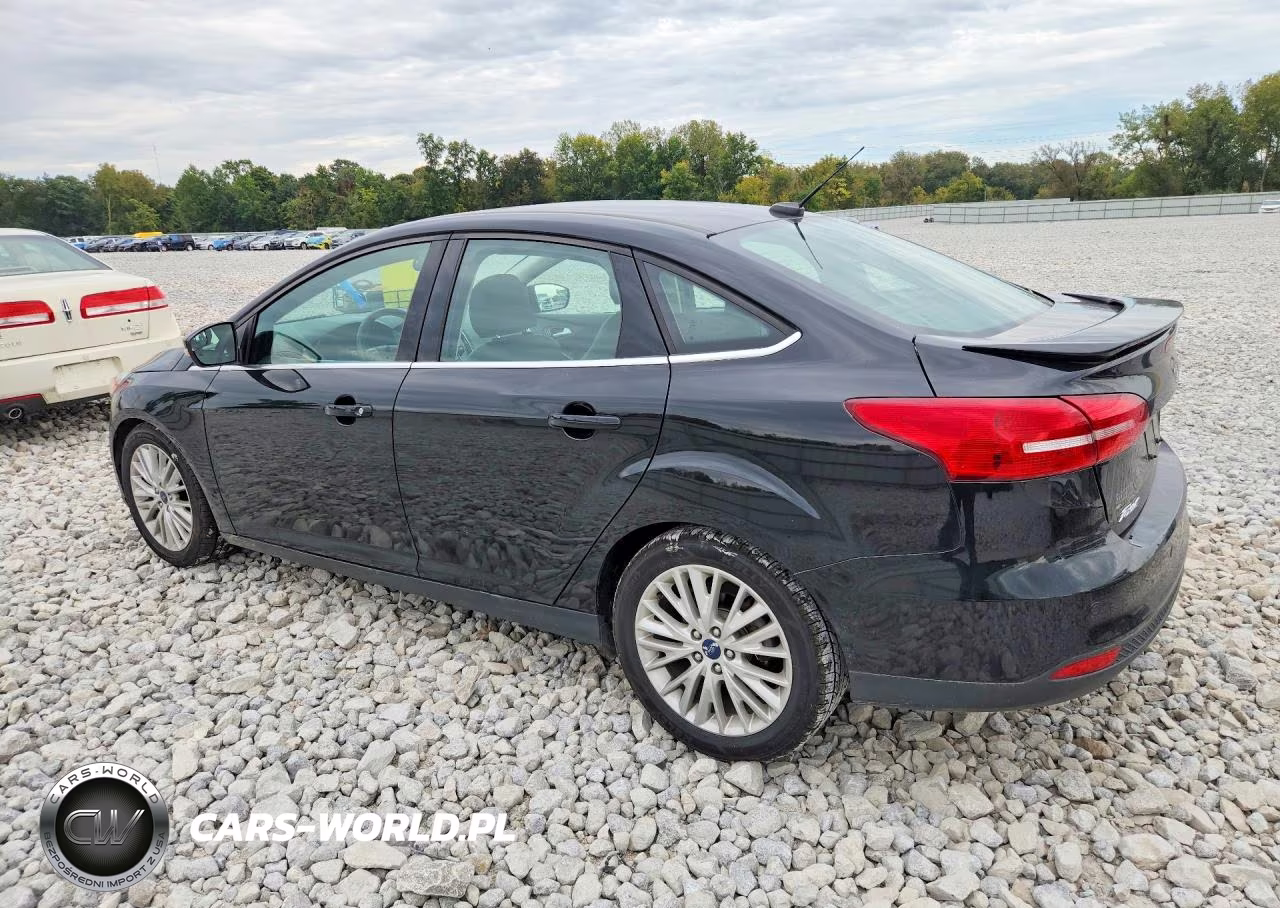 2018 Ford Focus Titanium VIN:1FADP3J26JL221686 - 2