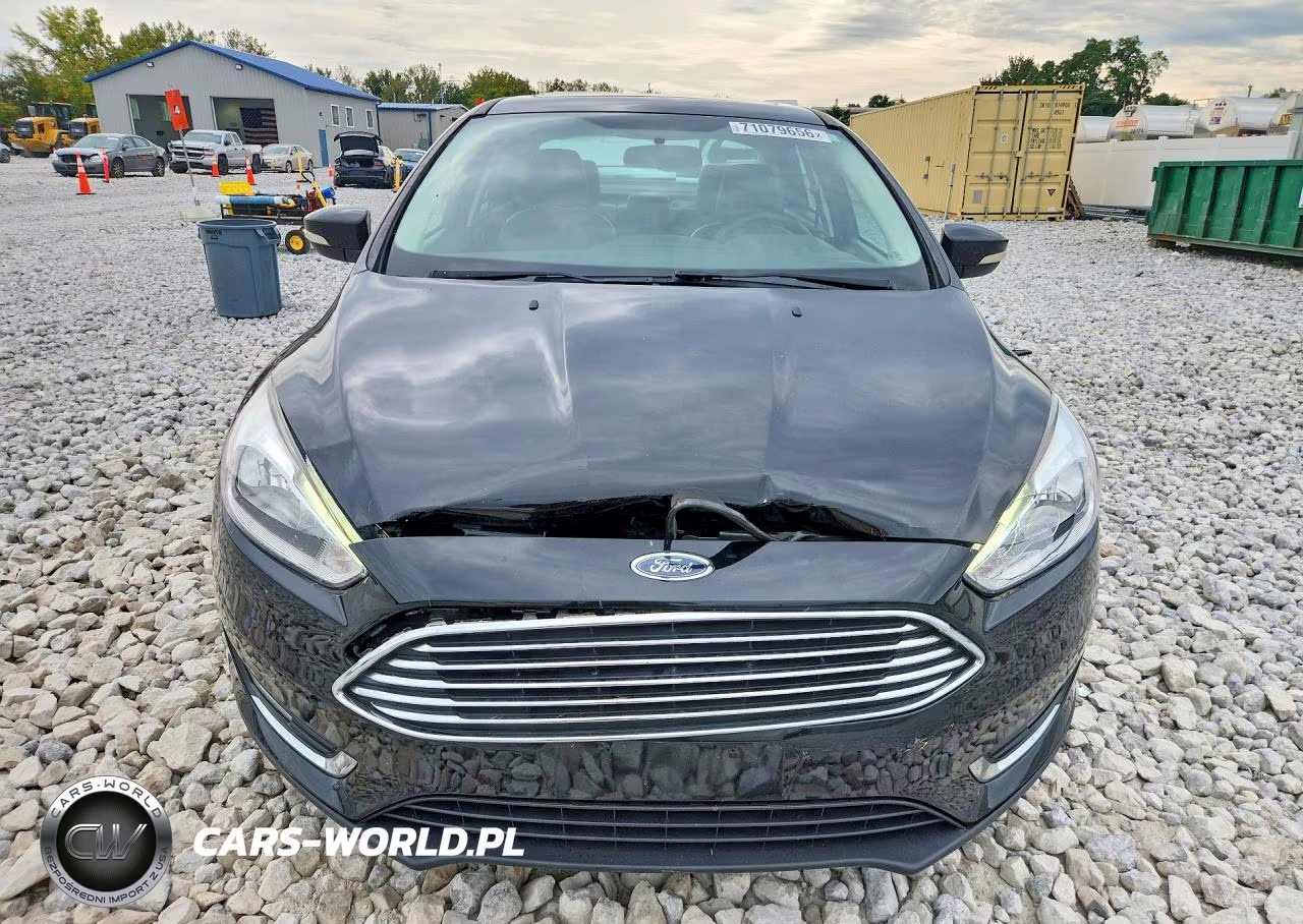 2018 Ford Focus Titanium VIN:1FADP3J26JL221686 - 5
