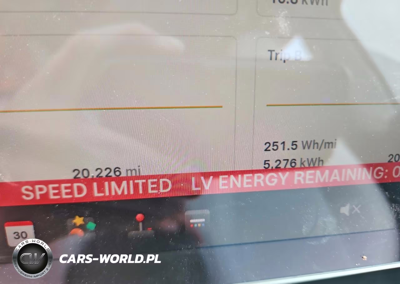 2023 Tesla Model Y VIN:7SAYGDEE9PA108039 - 9