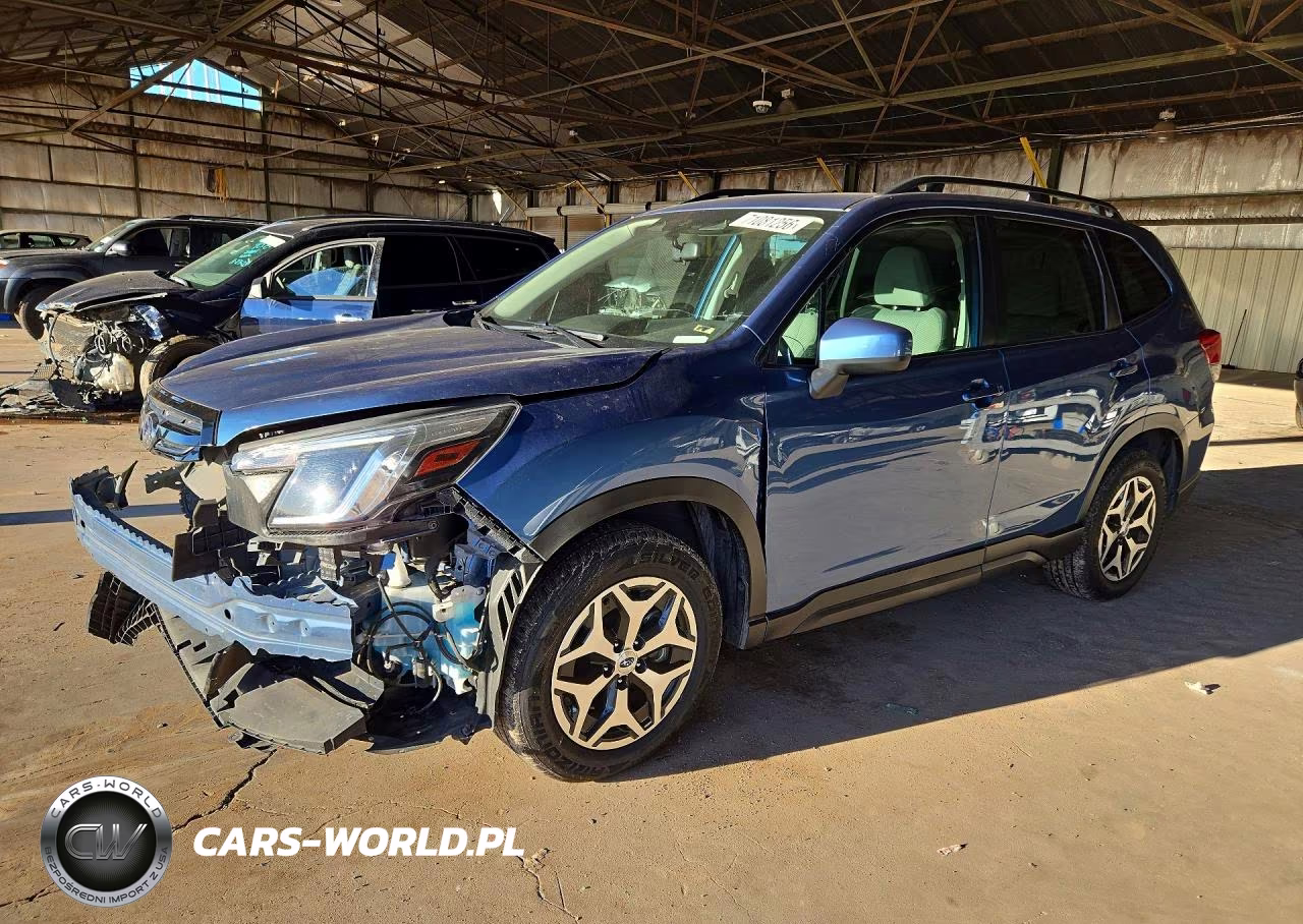 2022 Subaru Forester Premium VIN:JF2SKAEC1NH460435 - 1