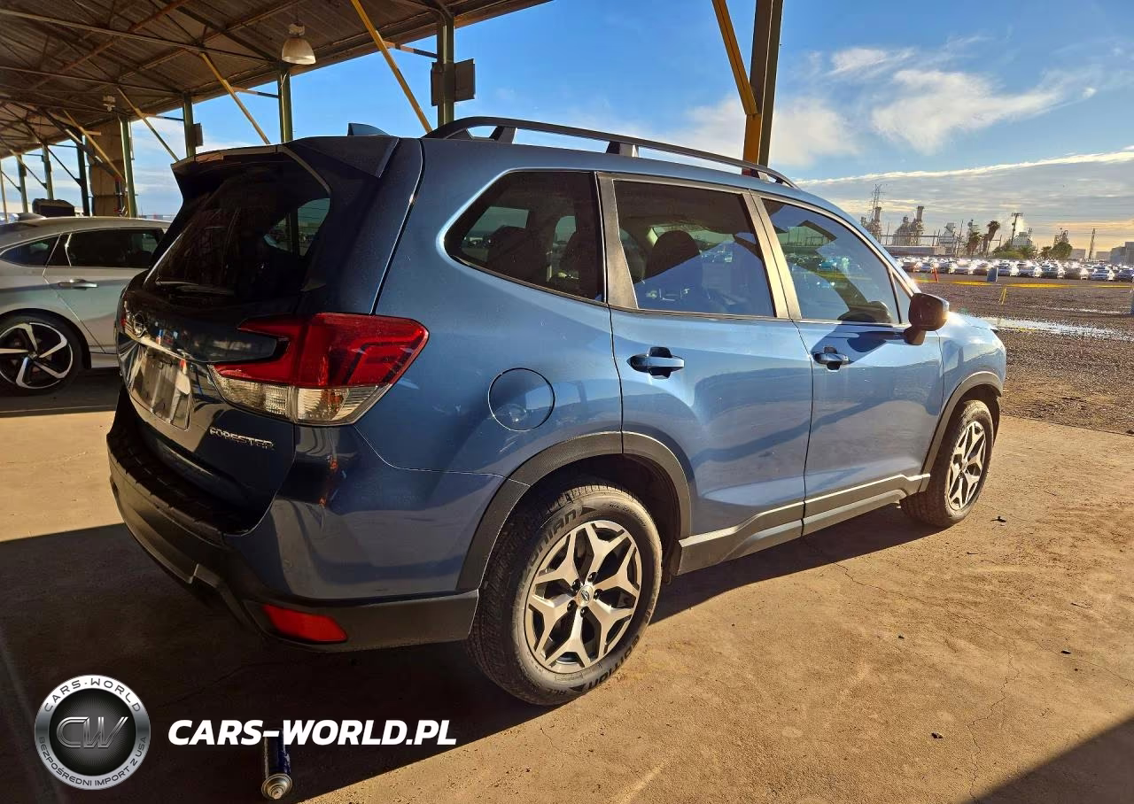 2022 Subaru Forester Premium VIN:JF2SKAEC1NH460435 - 3