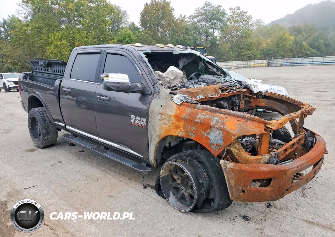 2018 Ram 2500 Longhorn VIN:3C6UR5GJ7JG109739 - 4