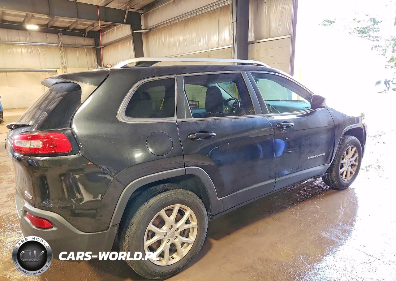 2015 Jeep Cherokee Latitude VIN:1C4PJMCB2FW784588 - 3