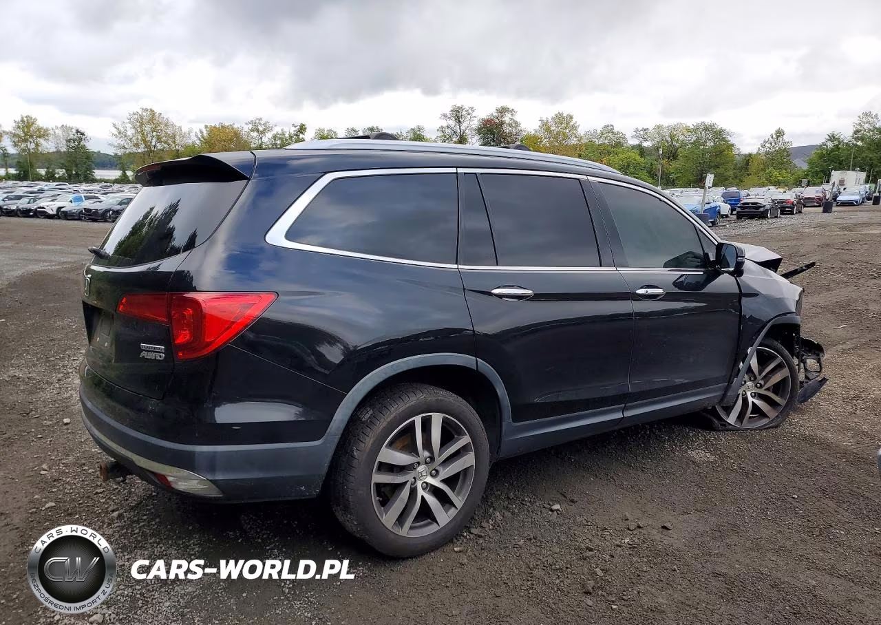 2017 Honda Pilot Touring VIN:5FNYF6H91HB055903 - 3