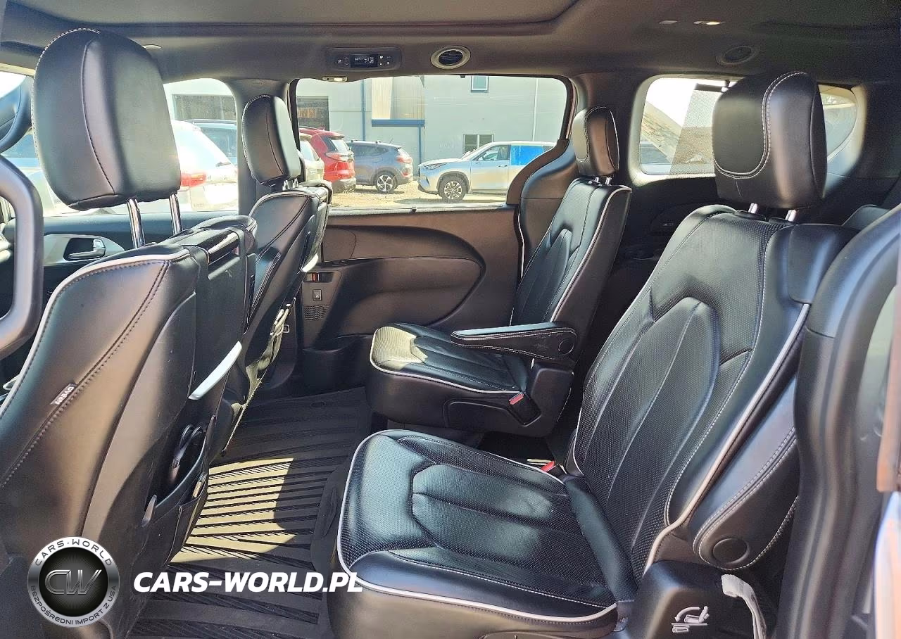 2020 Chrysler Pacifica Limited VIN:2C4RC1GGXLR240660 - 11