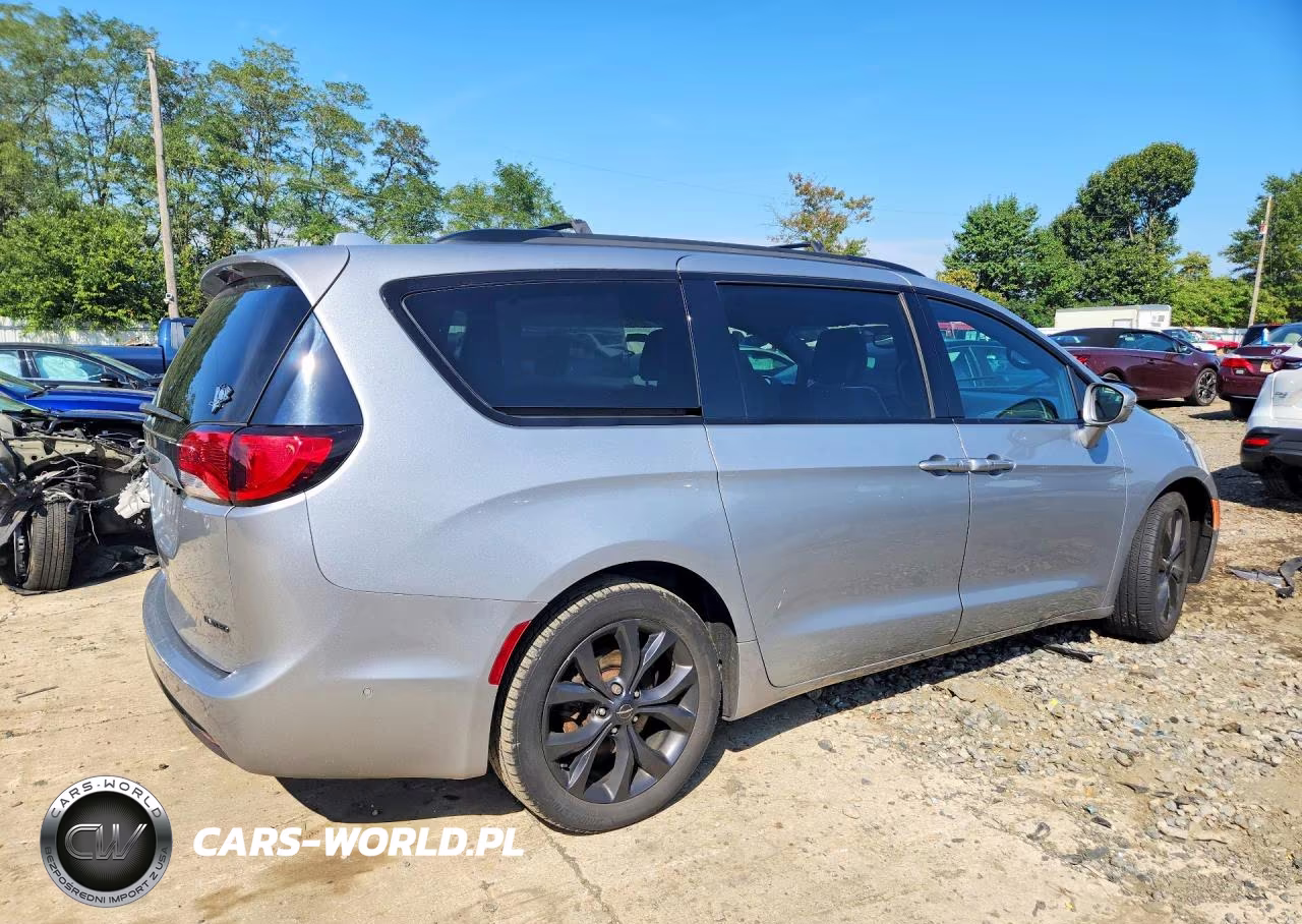 2020 Chrysler Pacifica Limited VIN:2C4RC1GGXLR240660 - 3