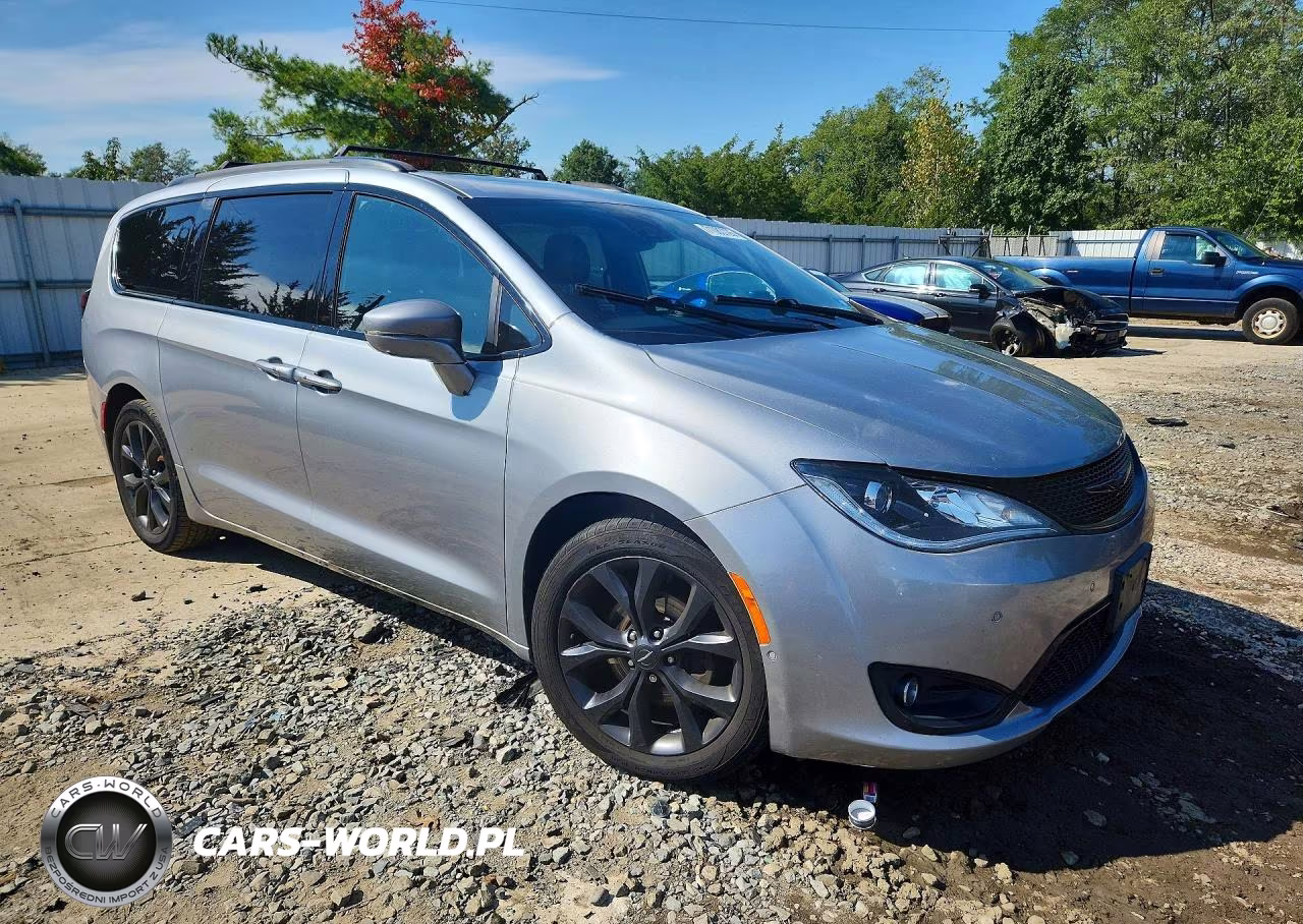 2020 Chrysler Pacifica Limited VIN:2C4RC1GGXLR240660 - 4