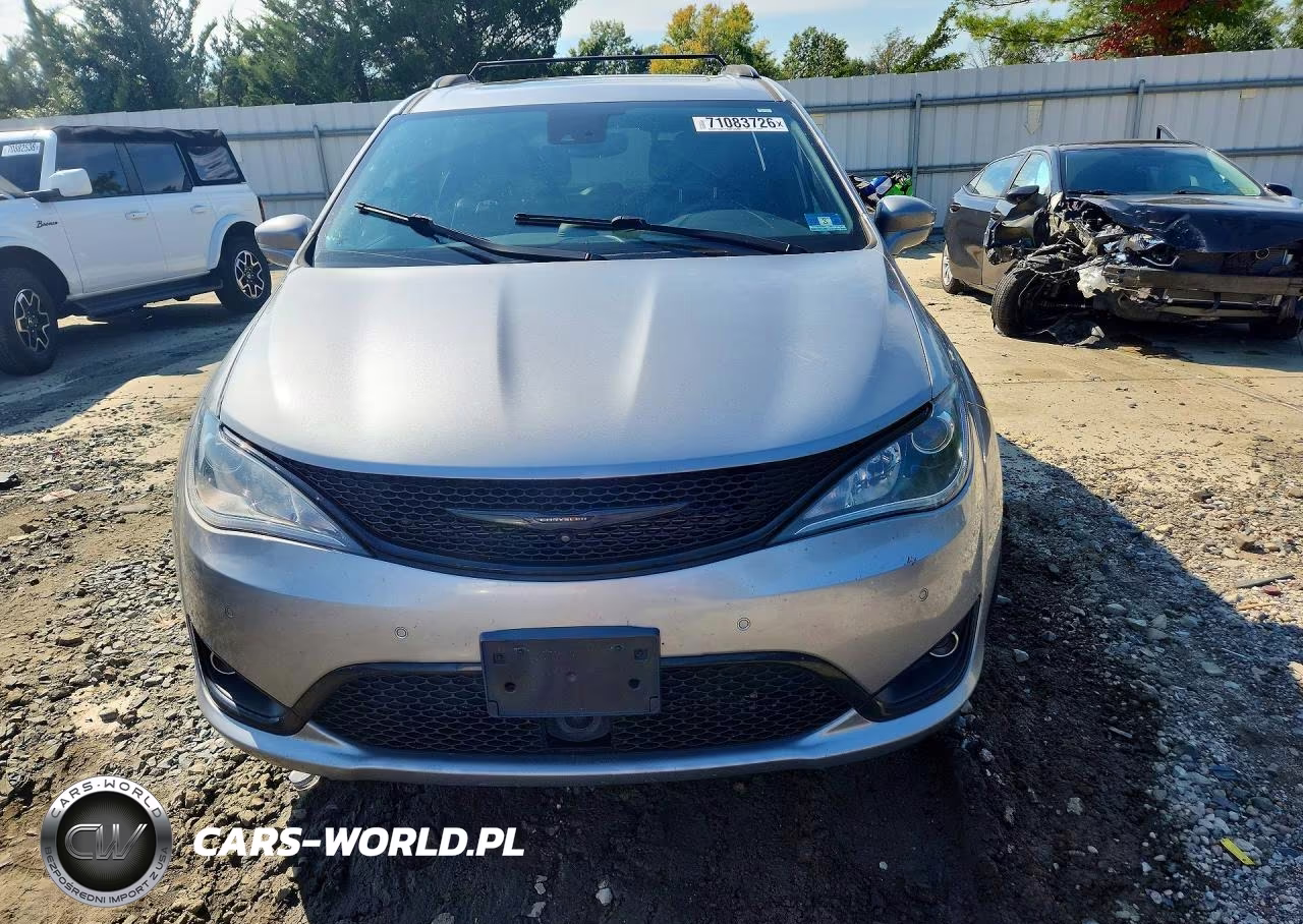 2020 Chrysler Pacifica Limited VIN:2C4RC1GGXLR240660 - 5
