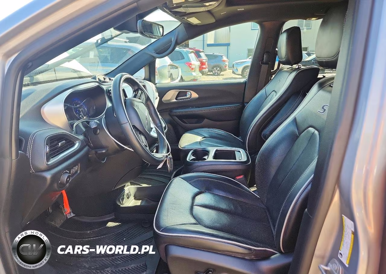 2020 Chrysler Pacifica Limited VIN:2C4RC1GGXLR240660 - 7