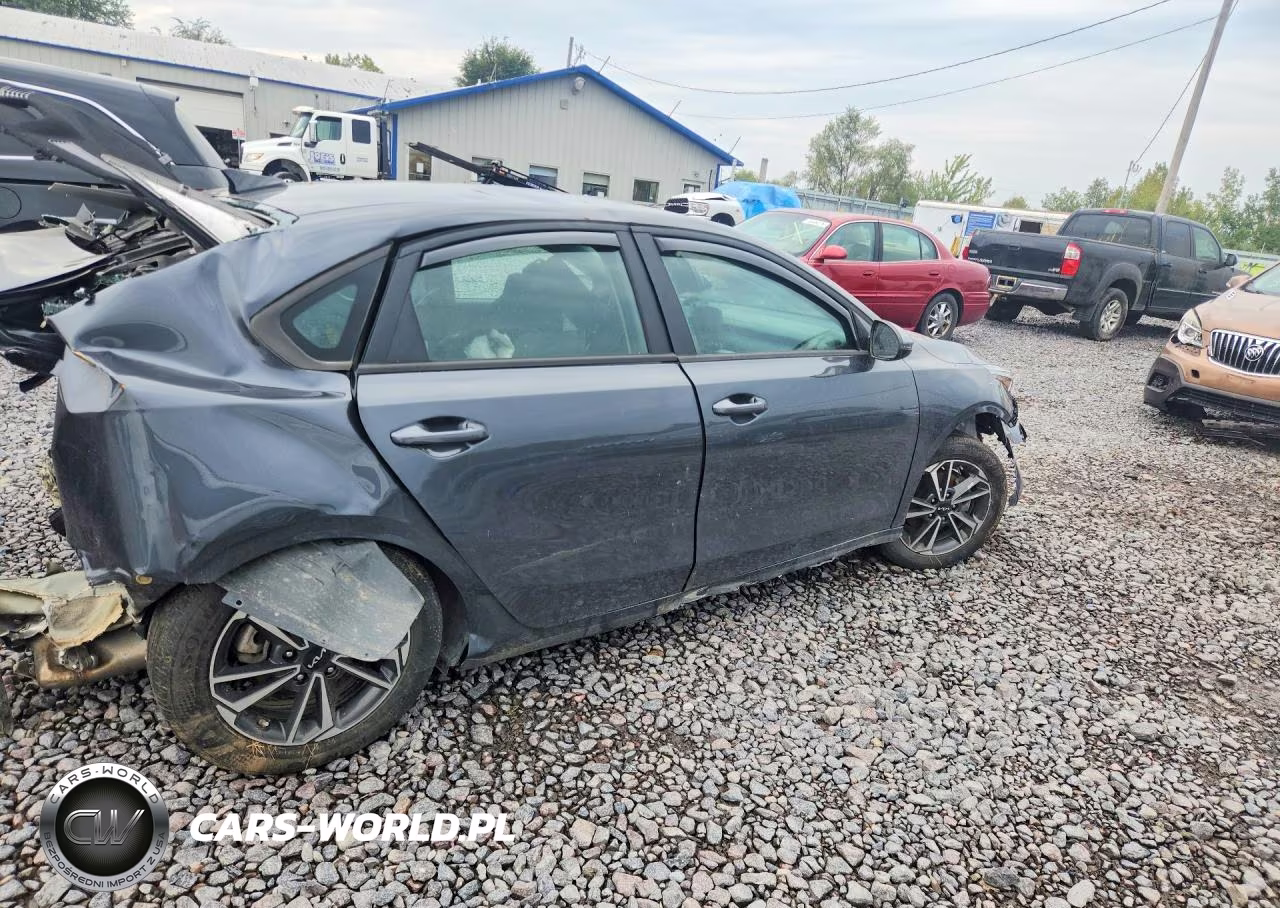 2024 Kia Forte Lxs VIN:3KPF24AD0RE824212 - 3