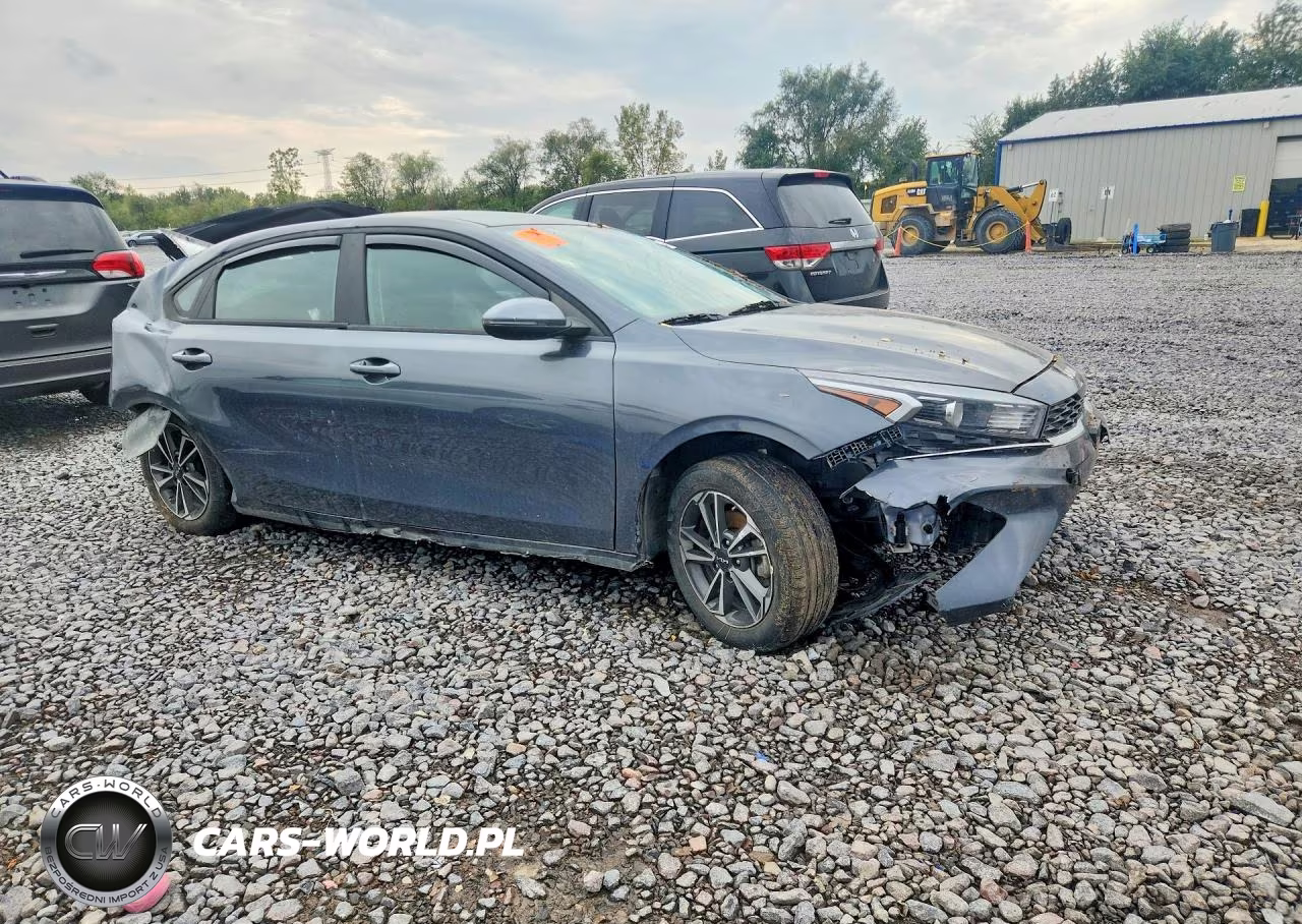 2024 Kia Forte Lxs VIN:3KPF24AD0RE824212 - 4
