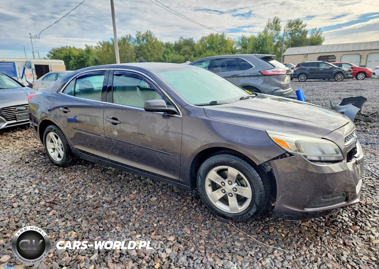 2013 Chevrolet Malibu Ls VIN:1G11B5SA4DF185683 - 4
