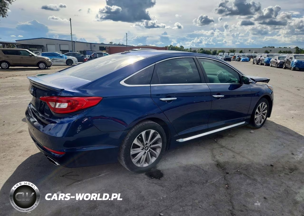 2016 Hyundai Sonata Sport VIN:5NPE34AF5GH370364 - 3