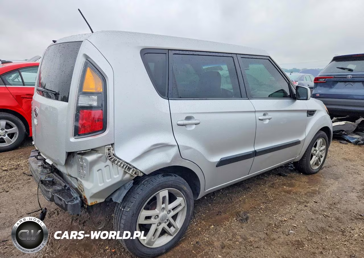 2011 Kia Soul + VIN:KNDJT2A29B7287002 - 3