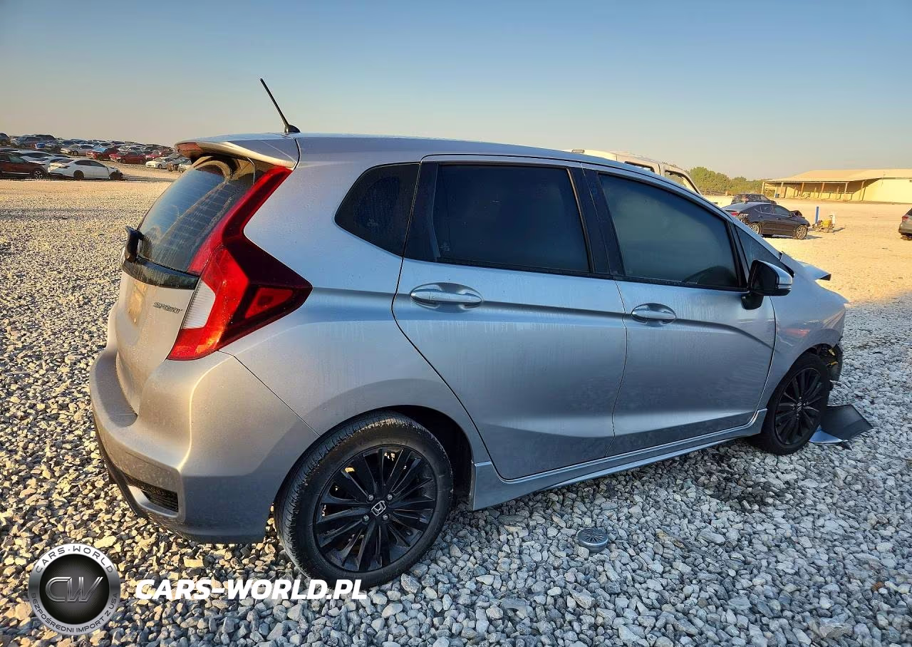2018 Honda Fit Sport VIN:3HGGK5H63JM733125 - 3