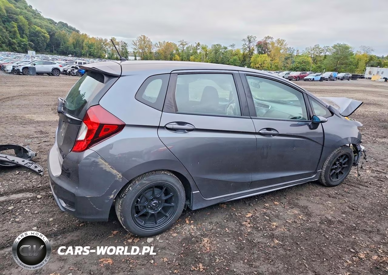 2018 Honda Fit Sport VIN:3HGGK5G61JM706524 - 3
