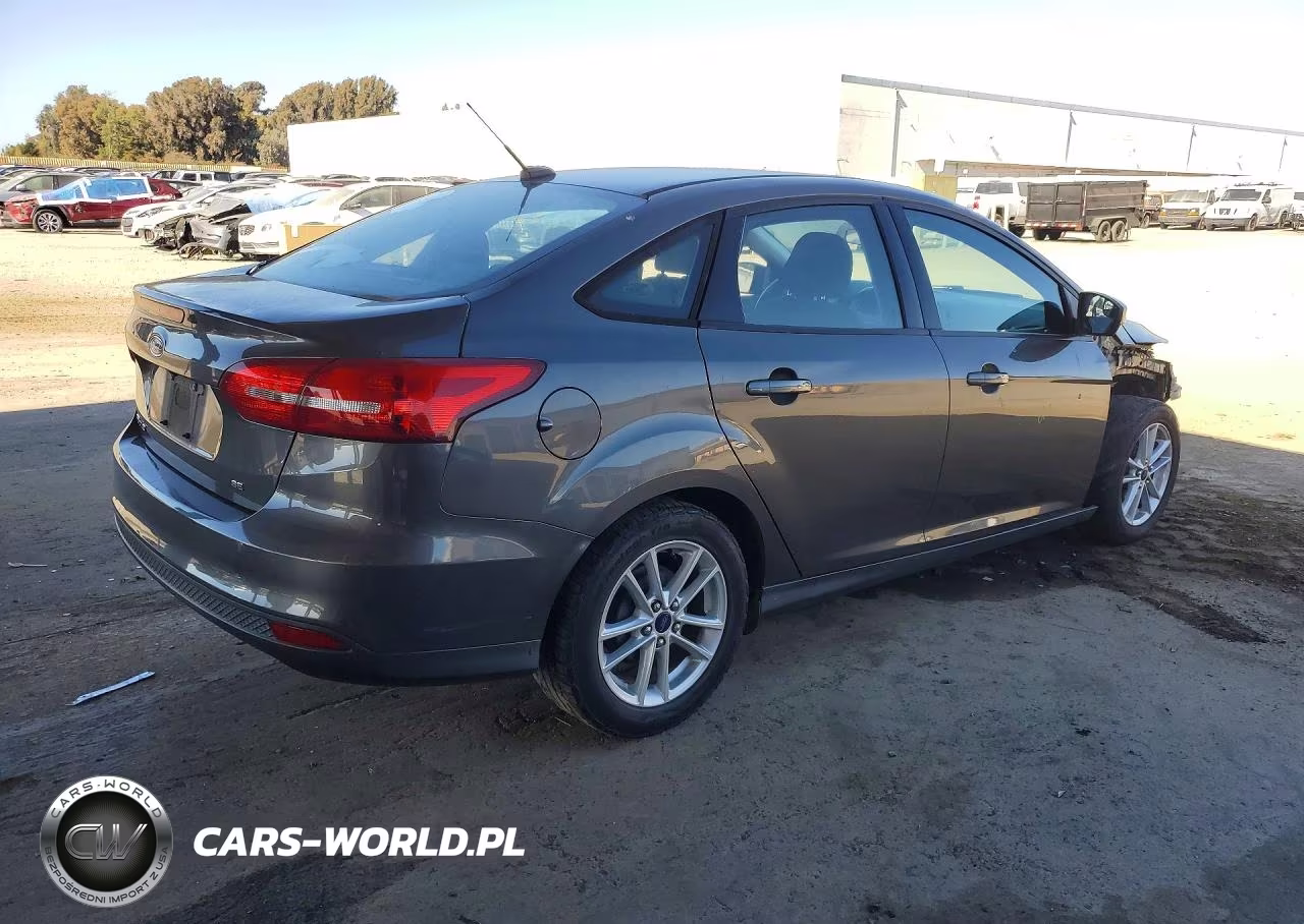 2016 Ford Focus Se VIN:1FADP3F27GL254634 - 3
