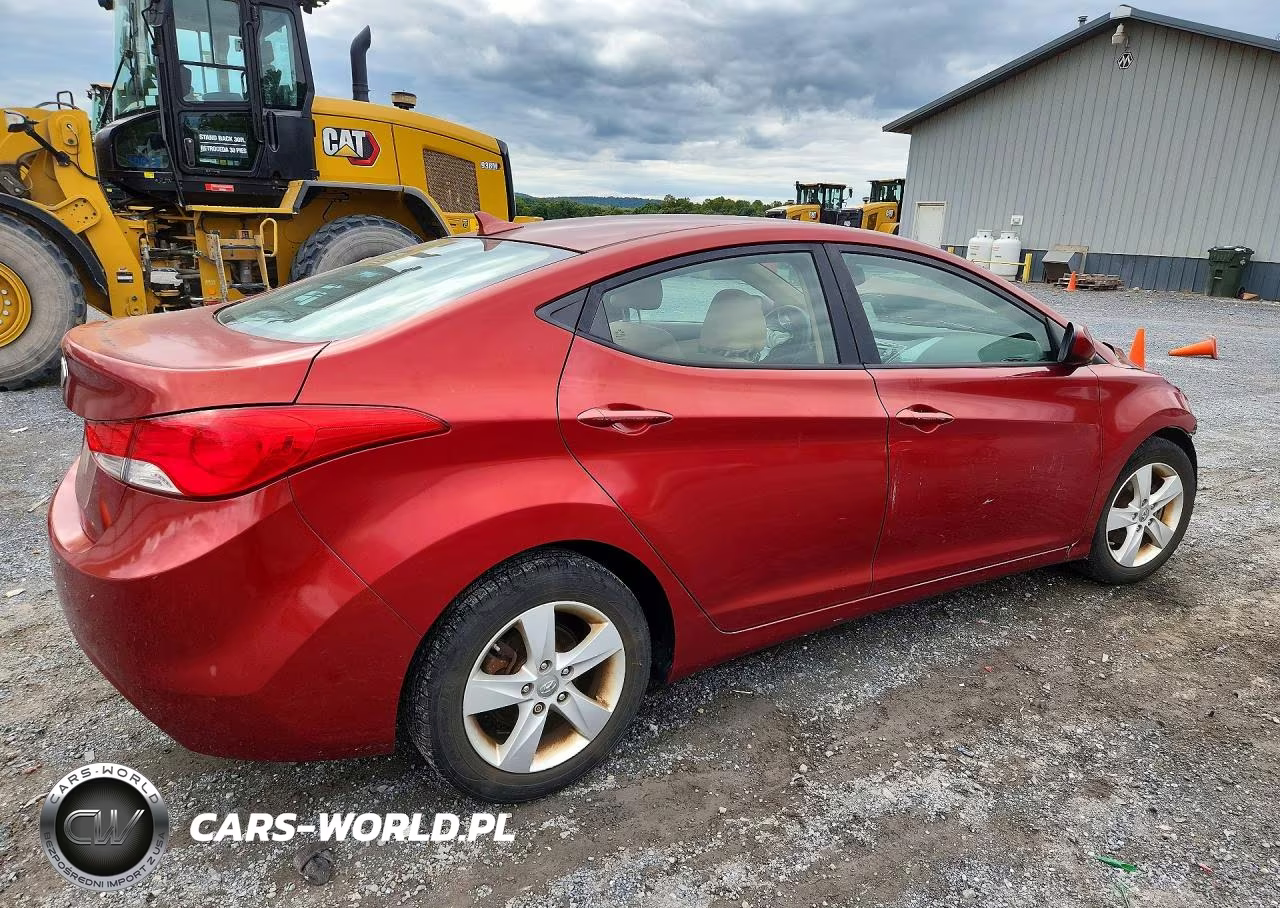 2013 Hyundai Elantra Gls VIN:5NPDH4AE5DH315994 - 3