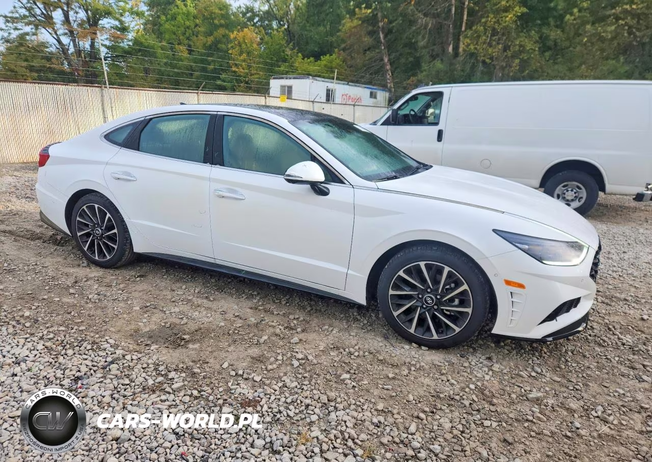 2023 Hyundai Sonata Limited VIN:KMHL34J28PA318136 - 4