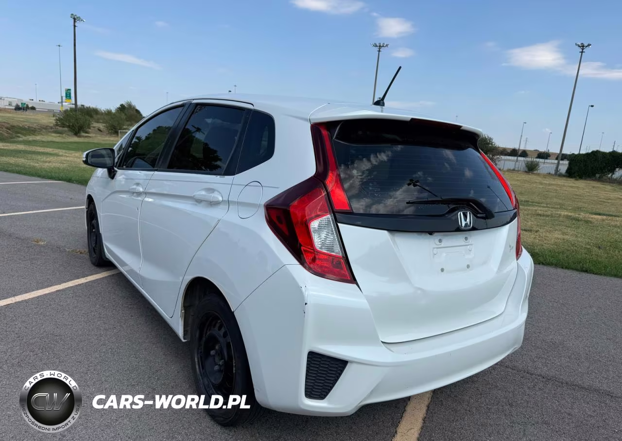 2015 Honda Fit Lx VIN:3HGGK5G56FM728615 - 3