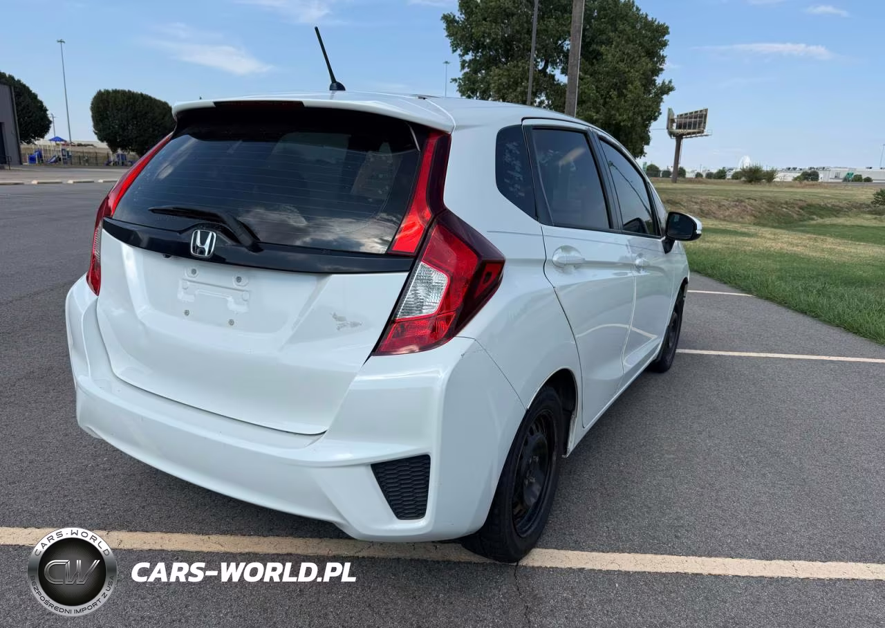 2015 Honda Fit Lx VIN:3HGGK5G56FM728615 - 4